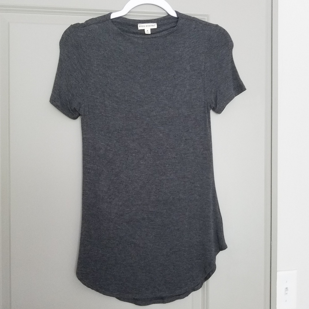 Long grey short sleeve tee.